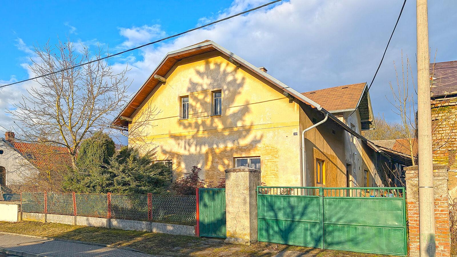 Prodej statku Rychnovek - Zvole (2 rodinné domy, hospodářská stavení)