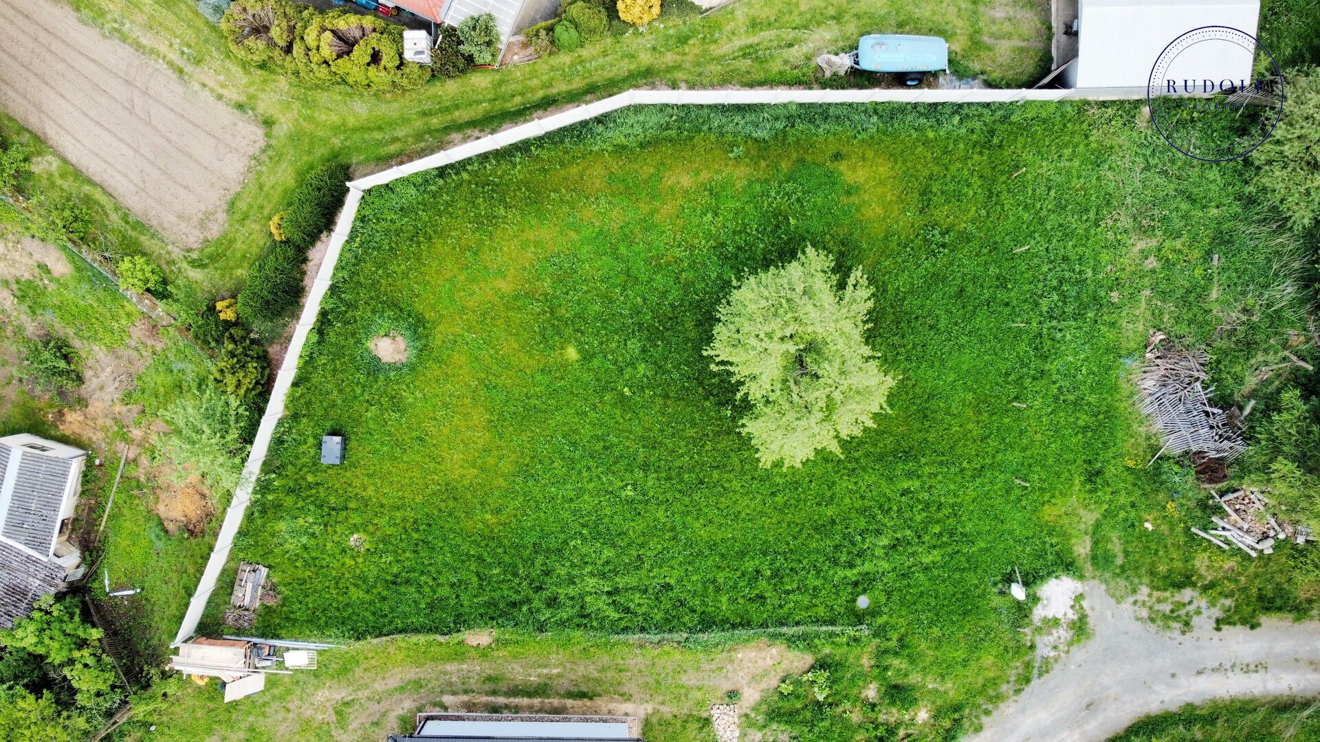 Prodej stavebního pozemku 709 m2, Čeminy