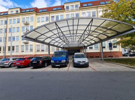 Pronájem - obchodní prostor, 117 m²