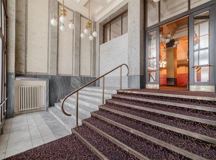 Prodej obchodní prostory, 1 800 m²