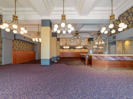 Pronájem kanceláře, 1 800 m²