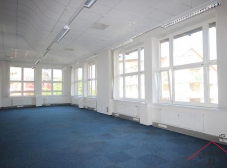 Pronájem kanceláře, 650 m²