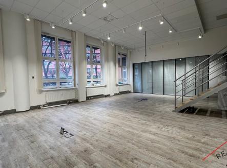 Pronájem kanceláře, 215 m²