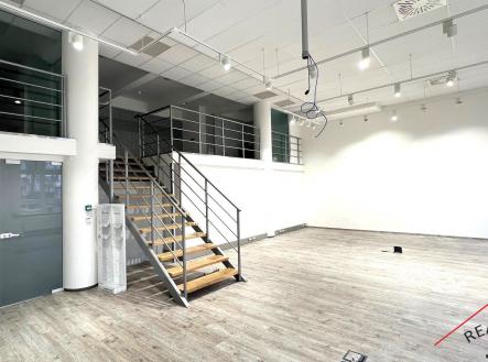 Pronájem kanceláře, 215 m²