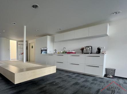 Pronájem kanceláře, 172 m²