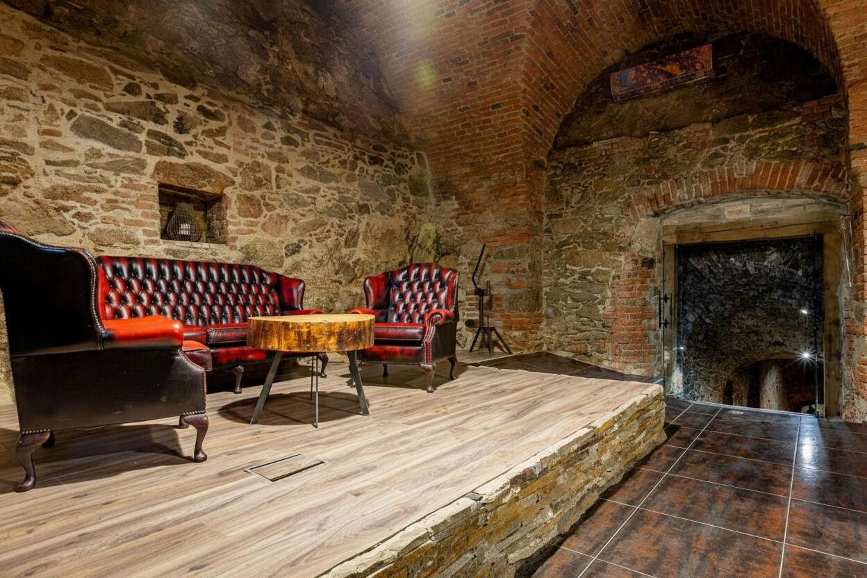 Prodej pozemků a komerčního objektu – Chrám vína 1667, Popice u Znojma