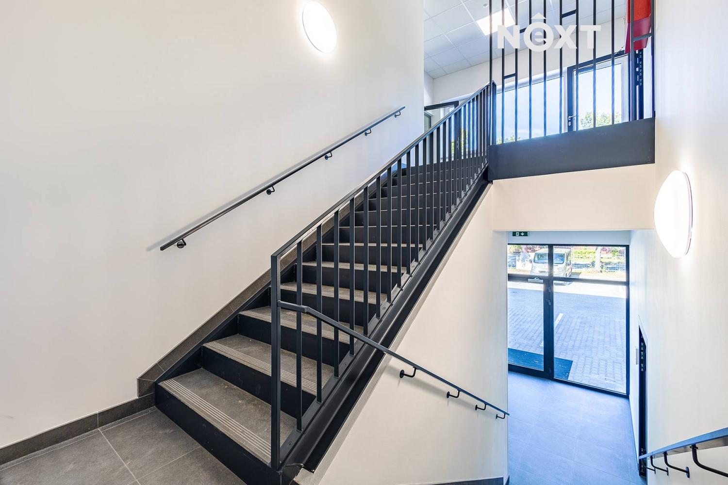 Pronájem komerční Kanceláře, 140㎡