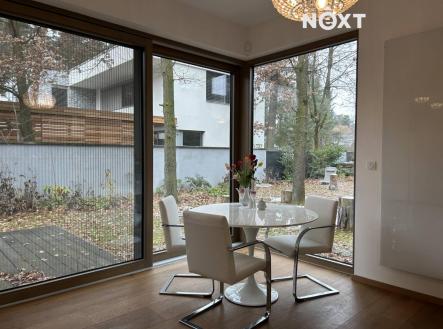 Pronájem domu/vily, 300 m²