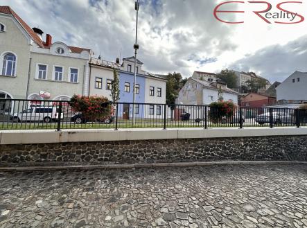 Prodej kanceláře, 1 800 m²