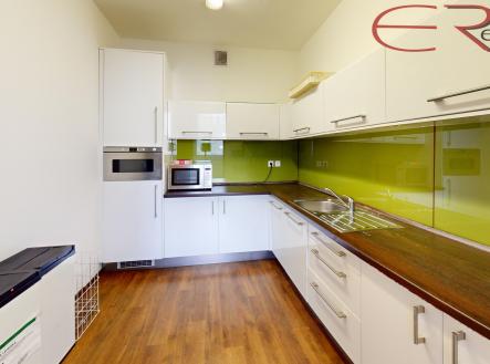 Prodej kanceláře, 1 800 m²