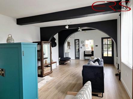 Pronájem obchodní prostor, 302 m²