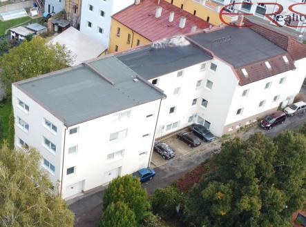 Pronájem kanceláře, 1 800 m²