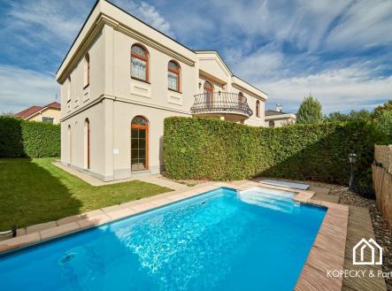 Pronájem domu/vily, 243 m²