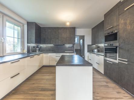 Prodej - dům/vila, 260 m²