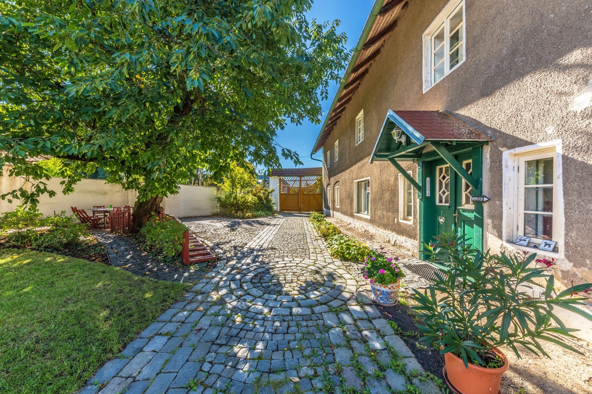 Prodej restaurace, 375 m², Kokořín