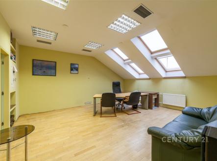 Pronájem kanceláře, 124 m²