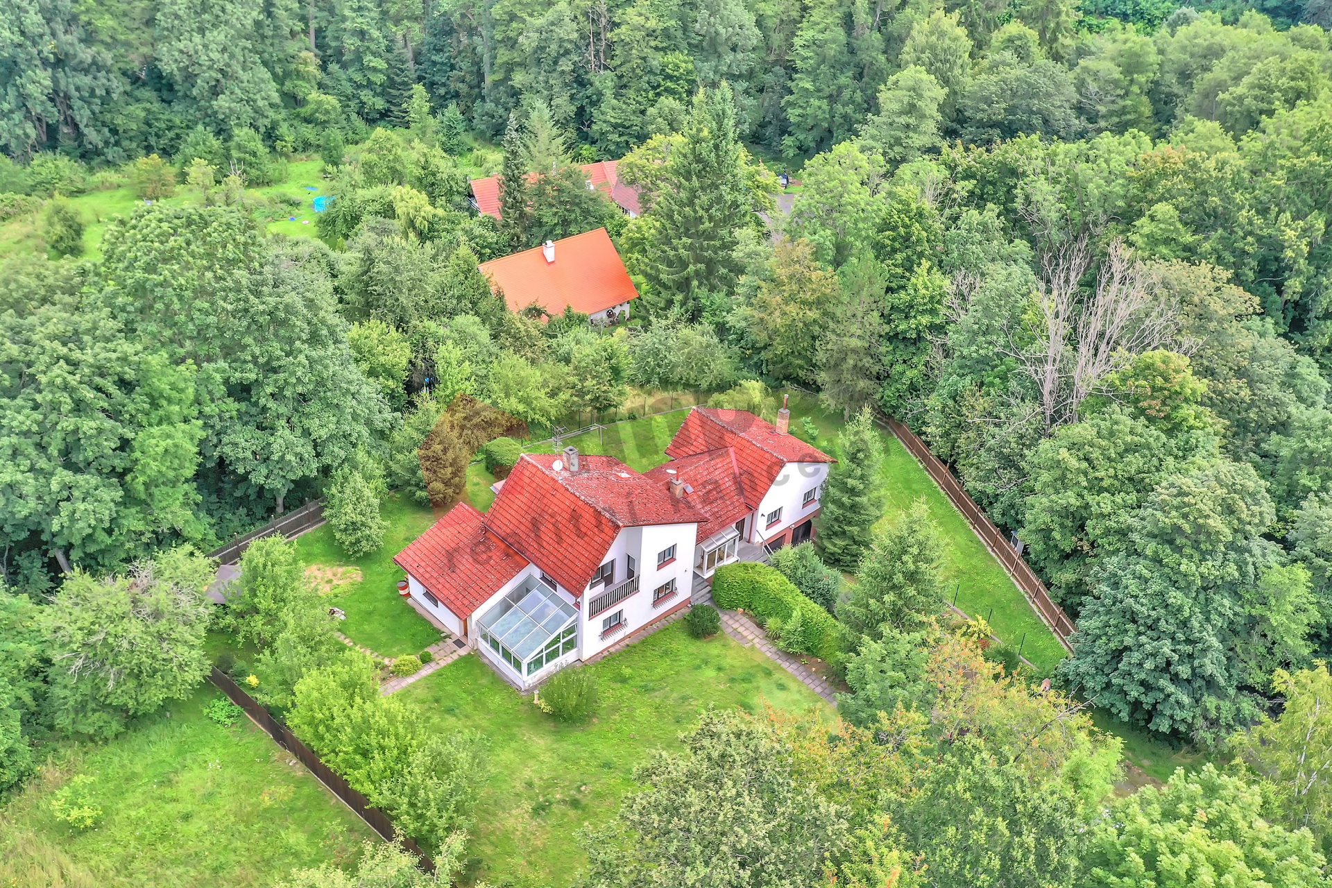 RD s dvěma bytovými jednotkami a pozemky 77 689 m² – Slavošov