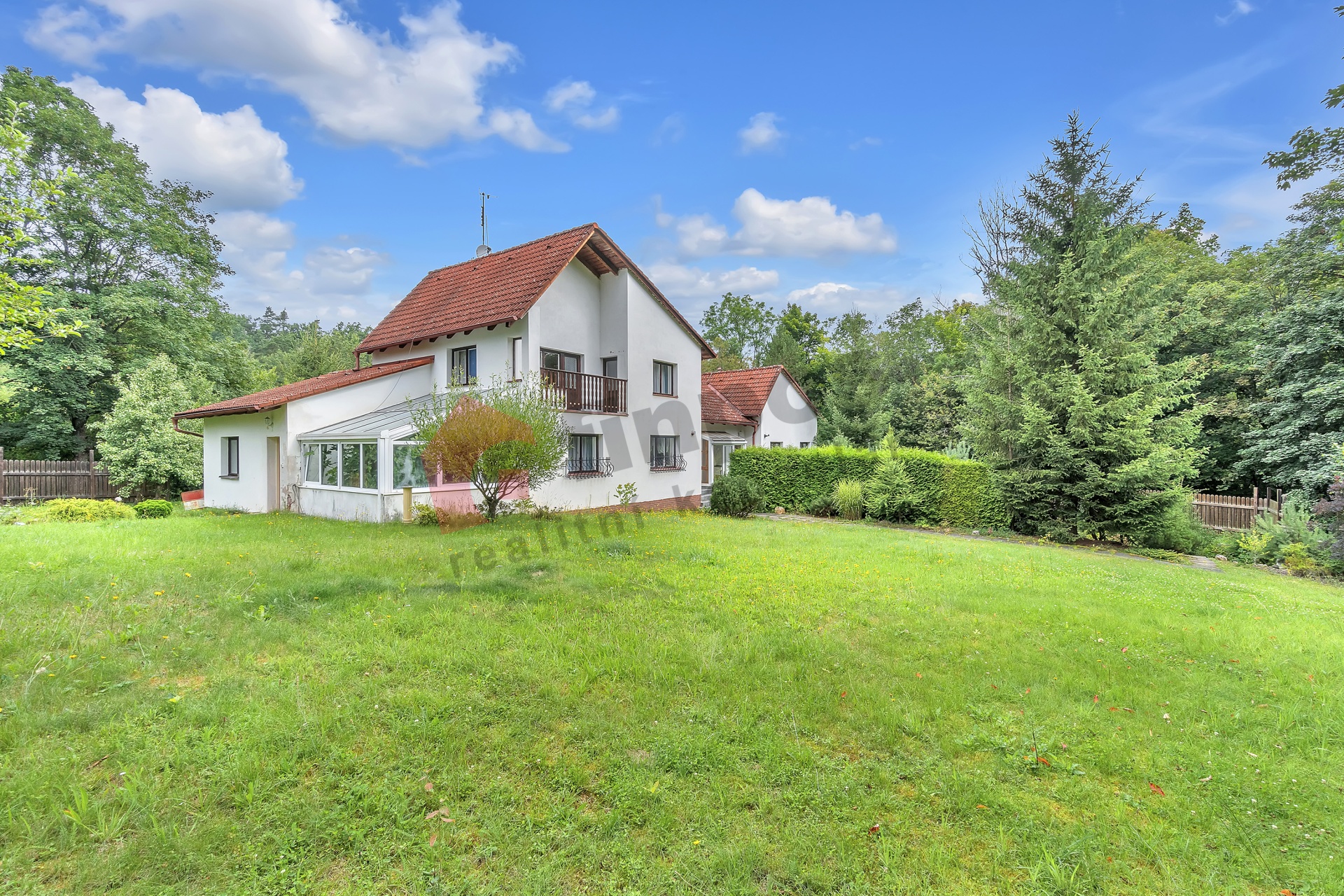 RD s dvěma bytovými jednotkami a pozemky 77 689 m² – Slavošov