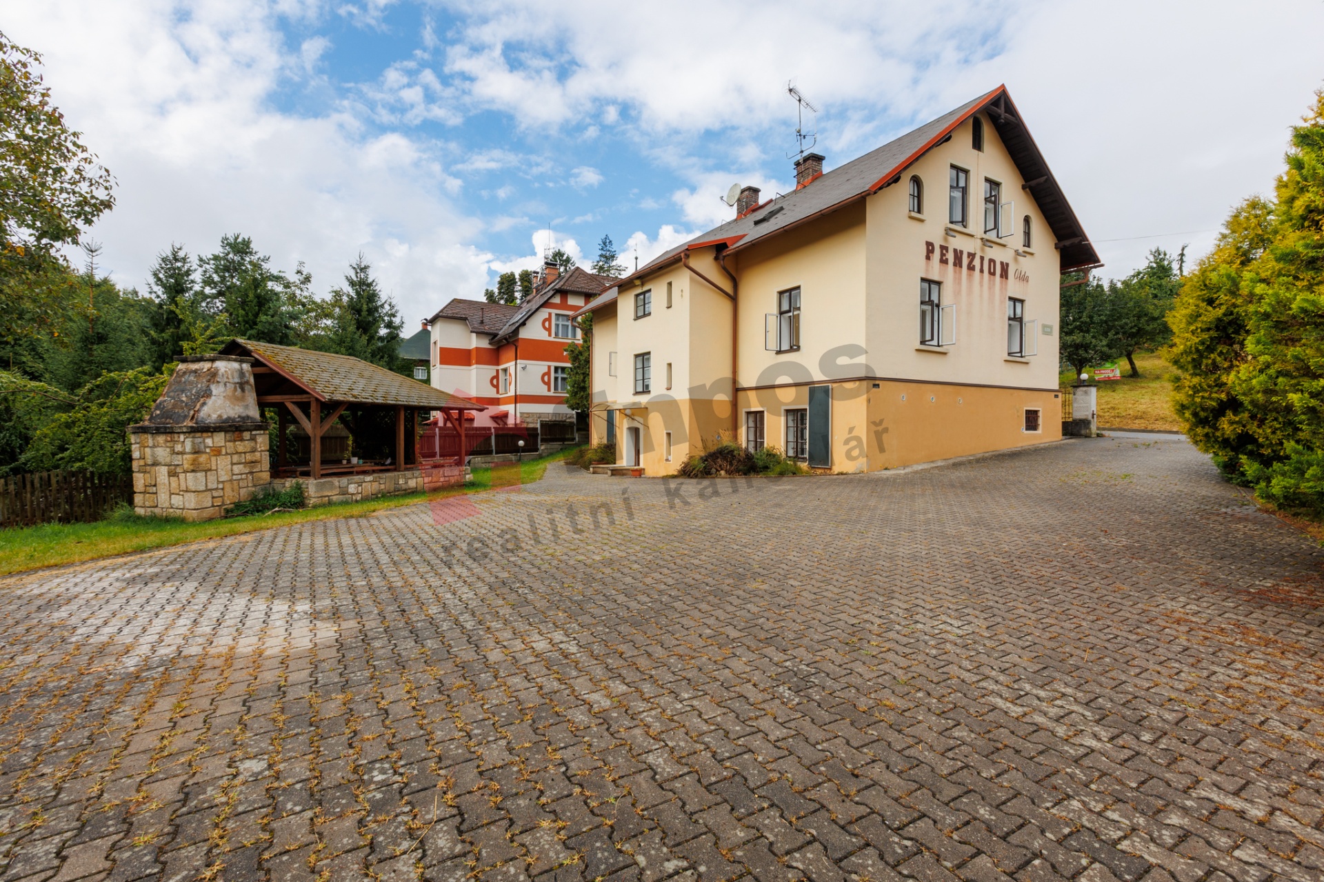 Prodej penzionu s rodinným domem, stodolou a pozemkem – Hrubá Skála, Český ráj