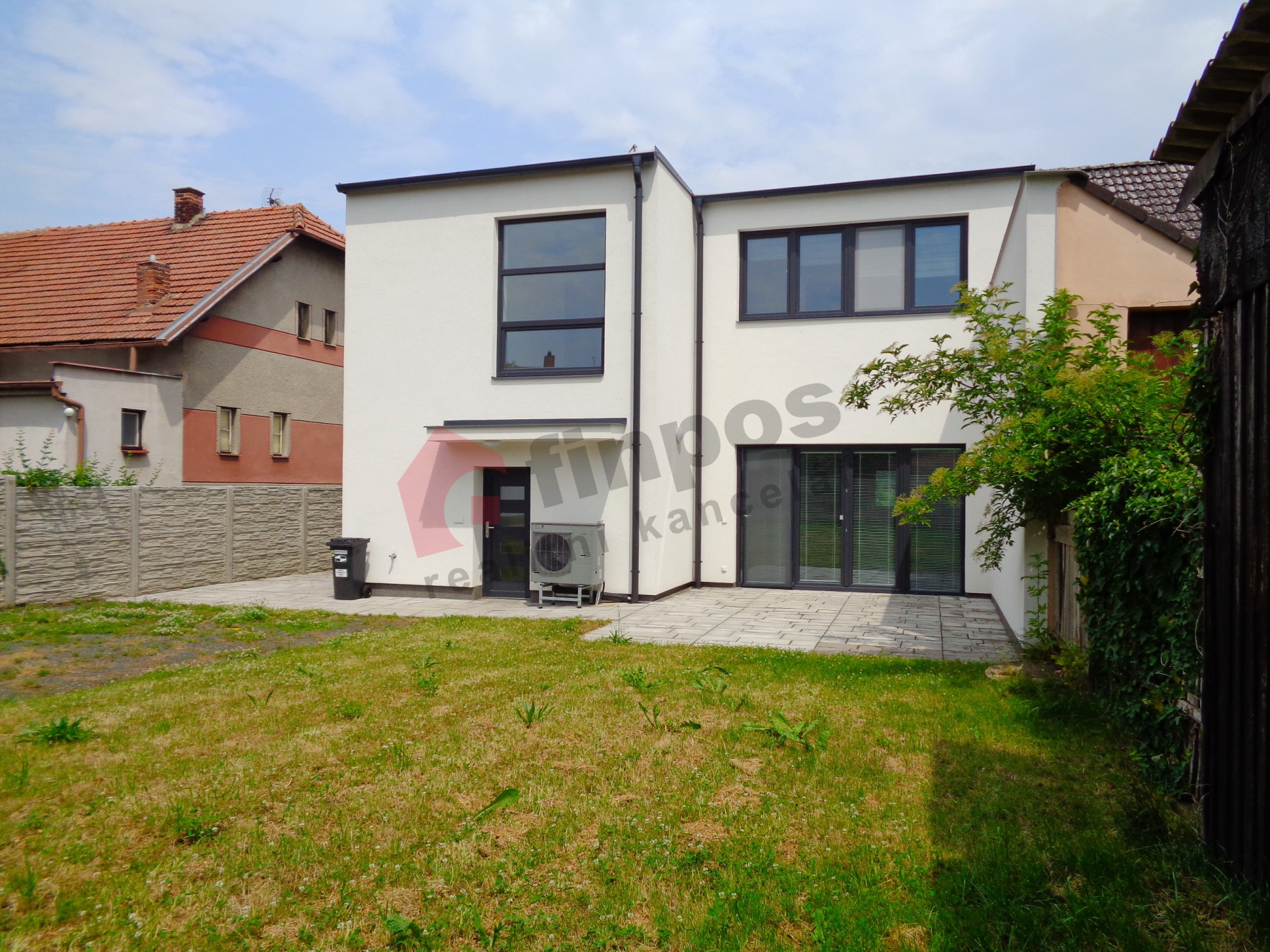 Pronájem přízemního moderního bytu 3kk 68m2 v RD se zahradou