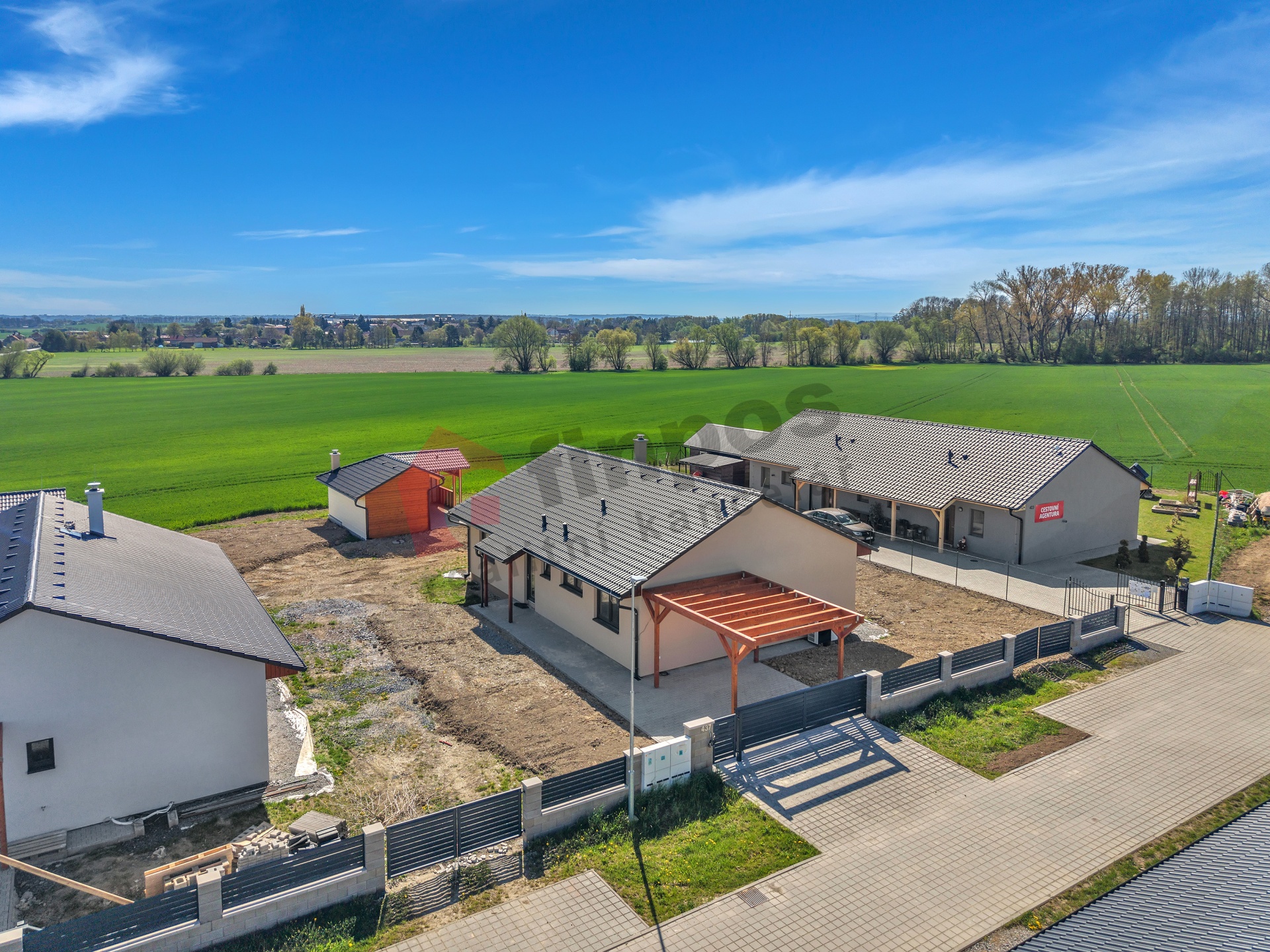 Prodej nově zkolaudovaného rodinného domu 5+kk, pozemek 882 m², Moravany