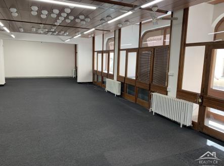 Pronájem obchodní prostor, 100 m²