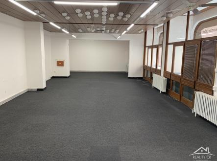 Pronájem obchodní prostor, 100 m²
