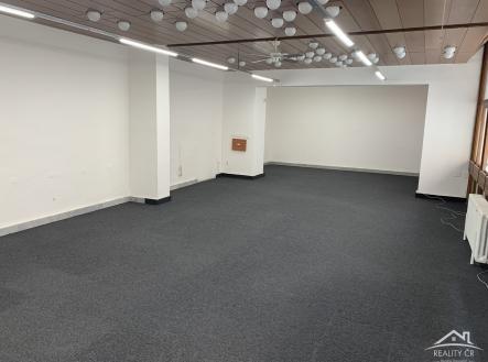 Pronájem obchodní prostor, 100 m²