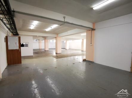 Pronájem komerčního objektu, sklad, 595 m²