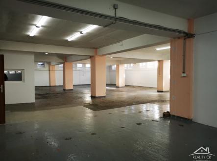 Pronájem komerčního objektu, sklad, 595 m²