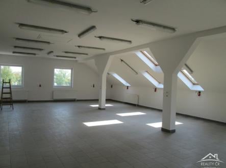 Pronájem - komerční objekt, administrativní budova, 200 m²