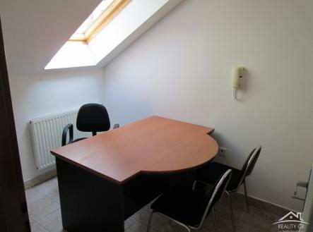 Pronájem komerčního objektu, administrativní budova, 200 m²