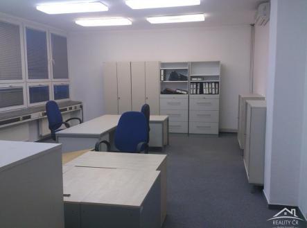 Pronájem kanceláře, 907 m²
