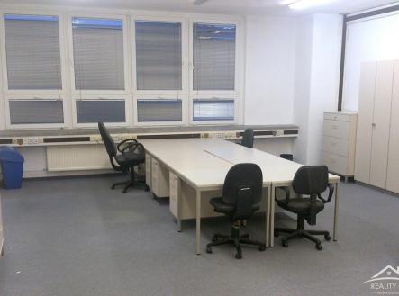 Pronájem kanceláře, 907 m²