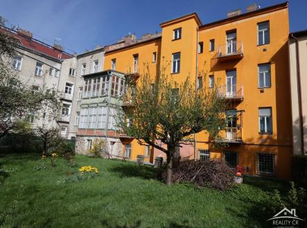 Prodej - nájemní dům, 627 m²