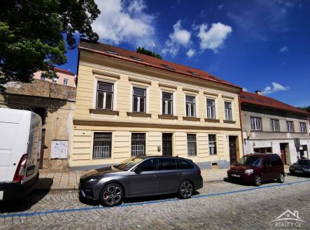 Prodej - nájemní dům, 323 m²