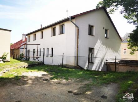 Prodej - nájemní dům, 323 m²