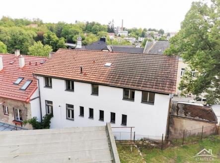 Prodej - nájemní dům, 323 m²