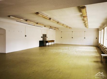 Prodej komerčního objektu, jiný, 2 200 m²