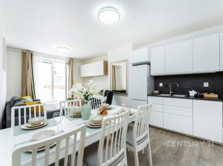 Pronájem bytu, 4+kk, 79 m²