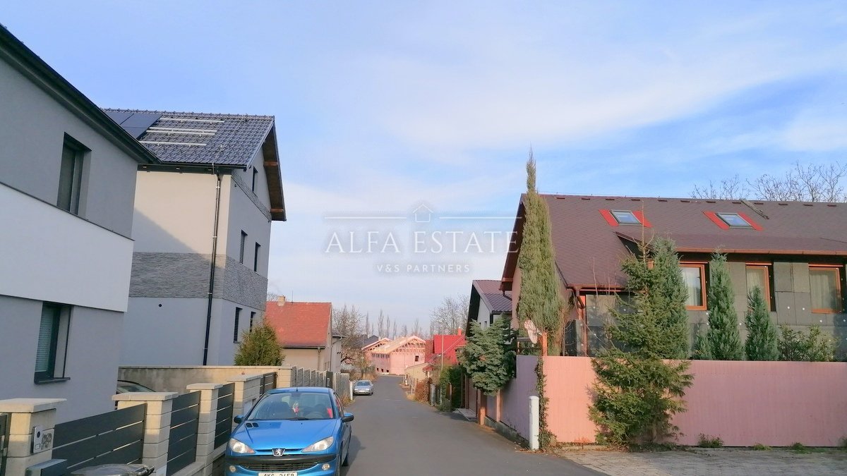 Prodej  stavebního pozemku 3736 m2, ul.Sopečná, Tašovice