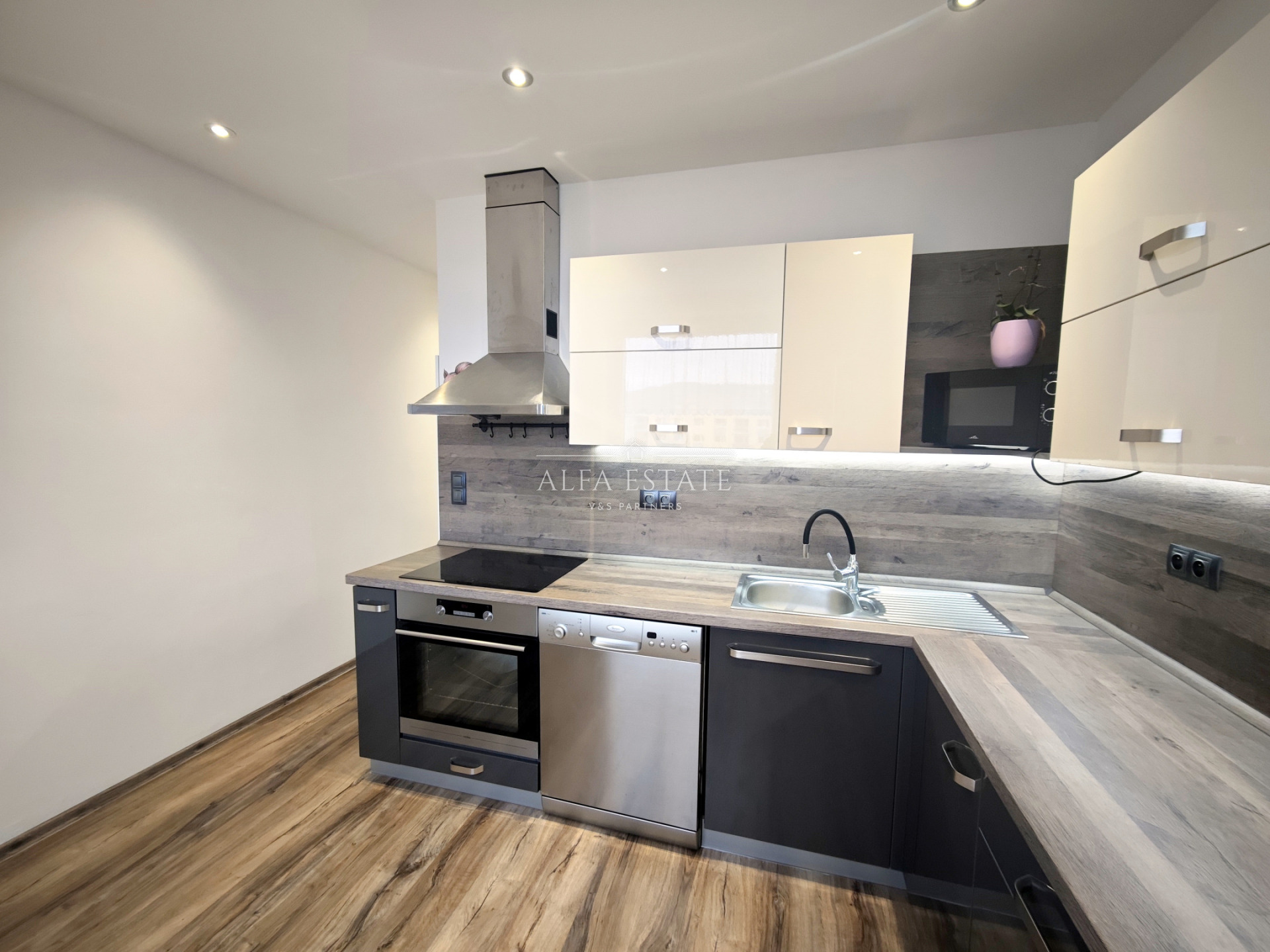 Pronájem bytu 3+1, 80m2, Družební, Ostrov