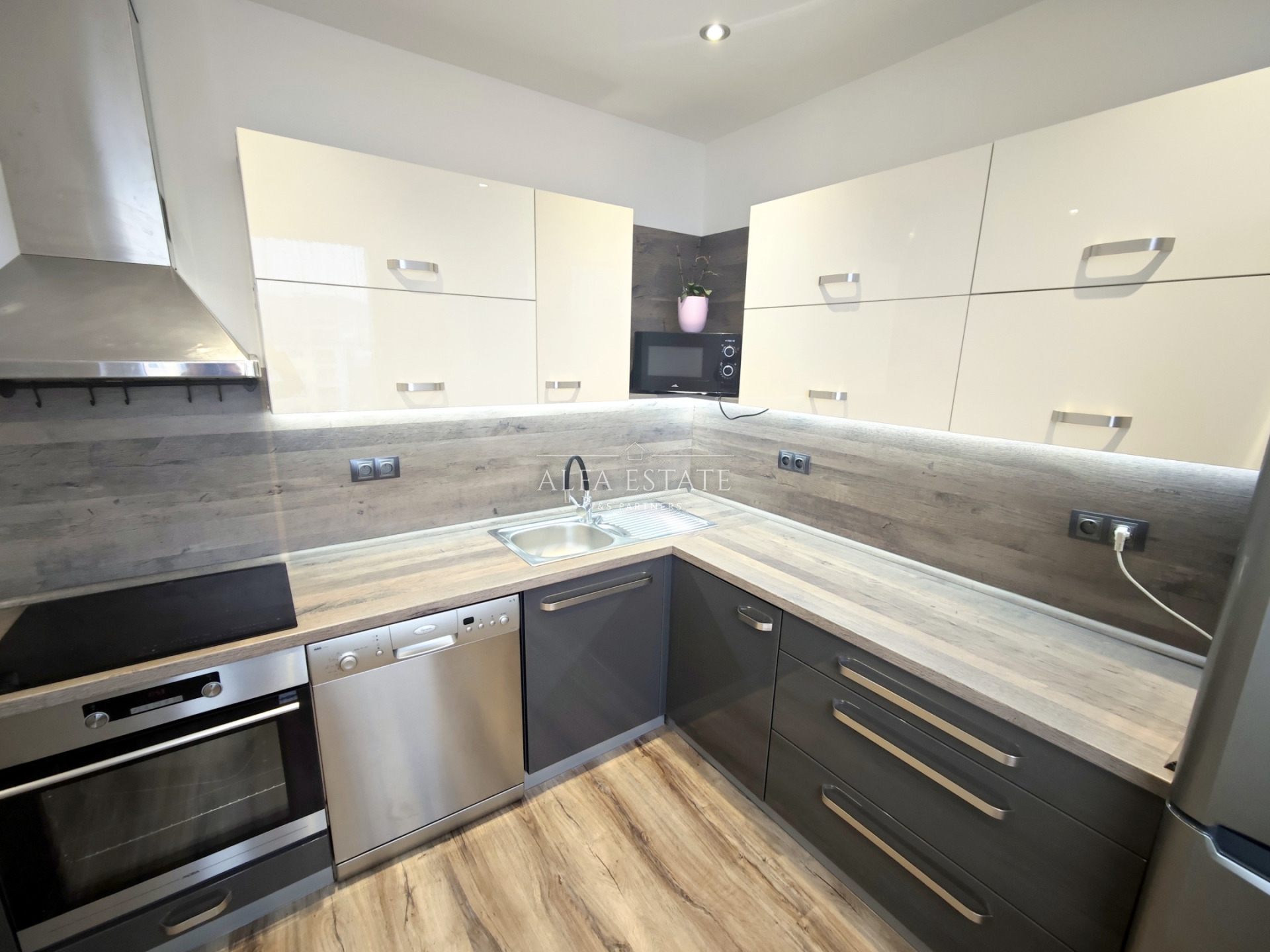 Pronájem bytu 3+1, 80m2, Družební, Ostrov