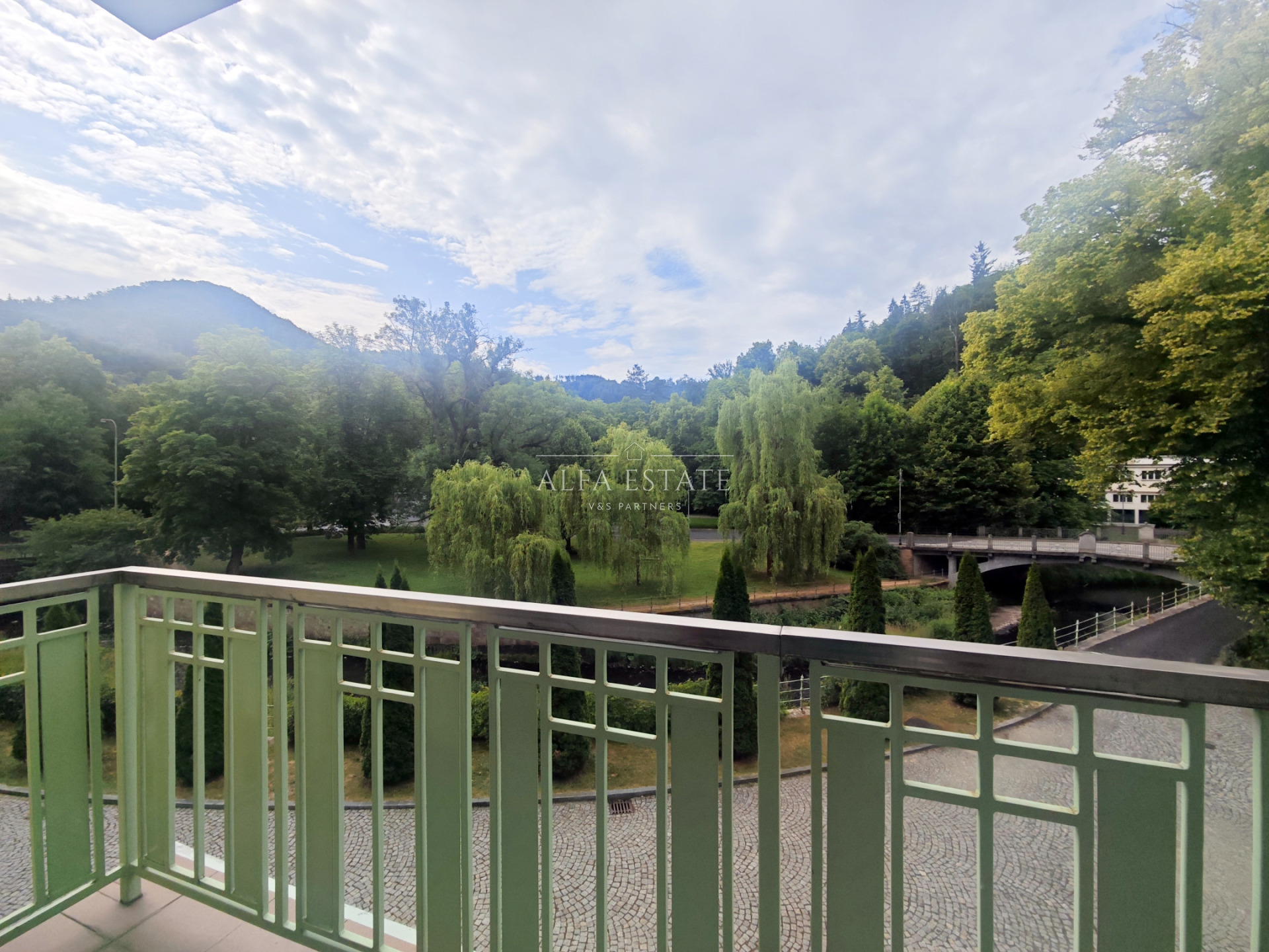 Pronájem bytu 2kk se dvěma balkony, 110 m2, U Imperiálu, Karlovy Vary