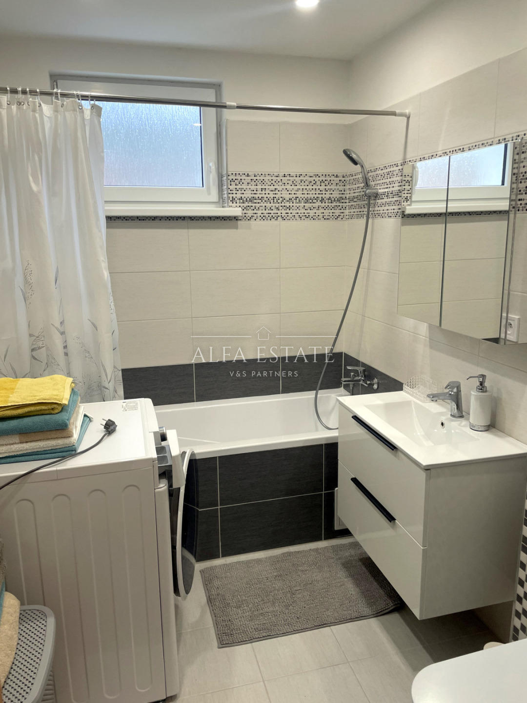 Pronájem bytu 2+1, 58m2, Šafaříkova, Ostrov