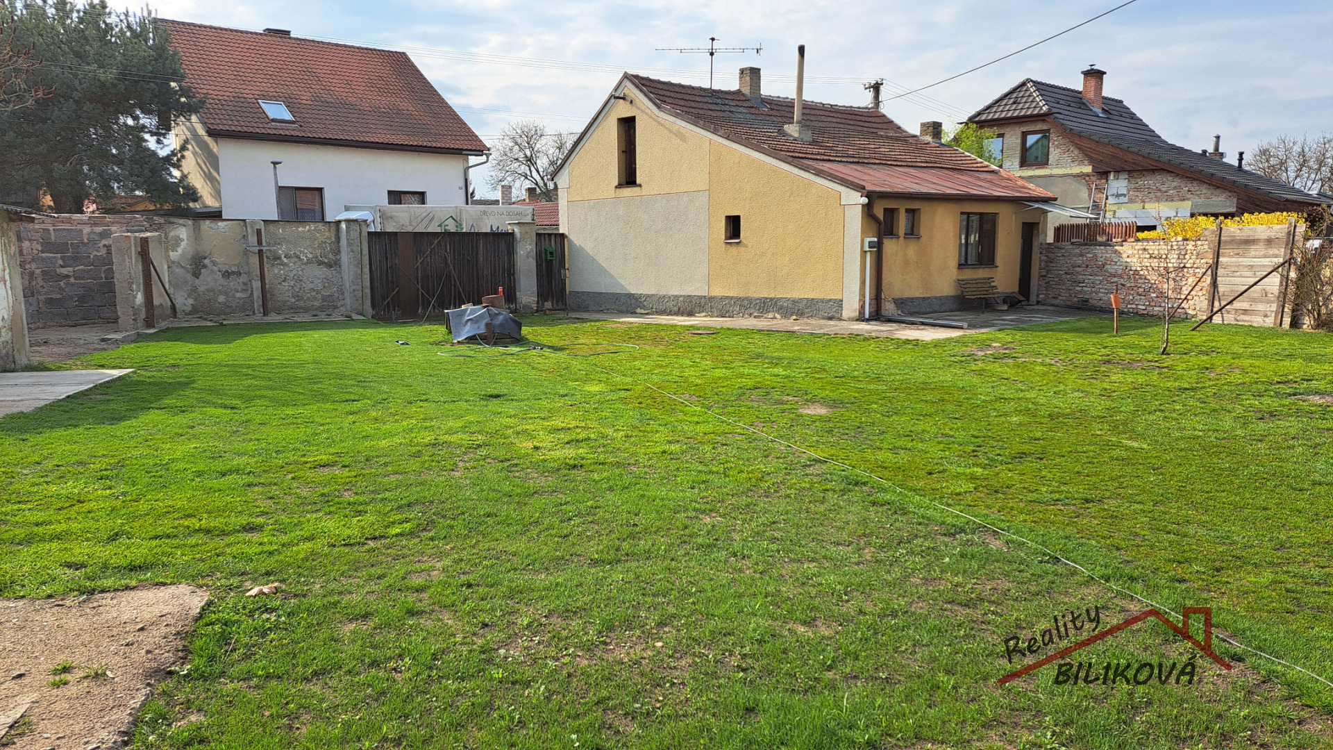 Prodej domu se stodolou a pozemky 1635m2, Záryby