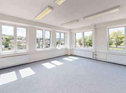 Pronájem kanceláře, 306 m²