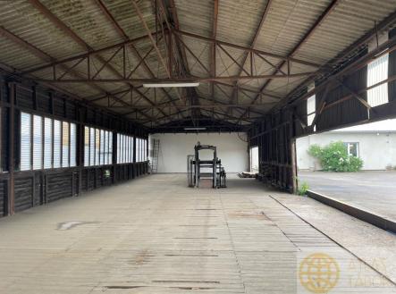 Pronájem komerčního objektu, jiný, 1 050 m²