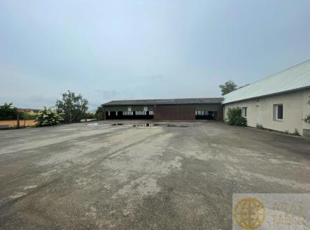 Pronájem komerčního objektu, jiný, 1 050 m²