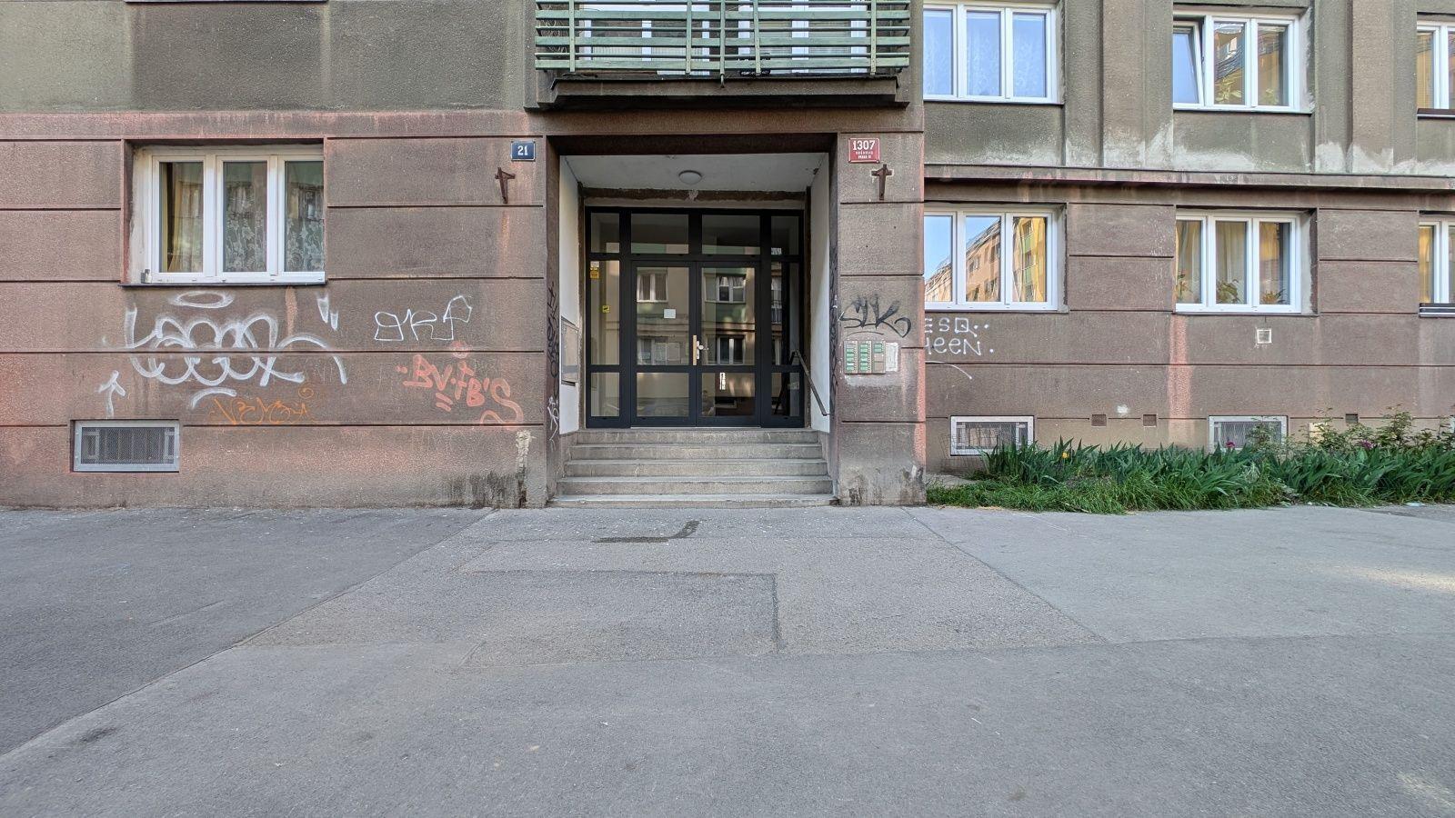 Prodej BJ č. 1307/5 - 1+0, ul. Na Louži, 35,6 m²